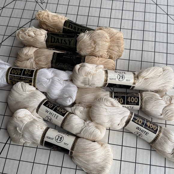 Lot/9 Vintage Daisy Lily Mercerized Crochet Cotton No 20 400 Yards White Thread - Picture 7 of 7
